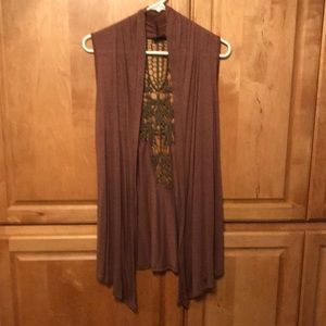 Embroidered Back Sleeveless Topper